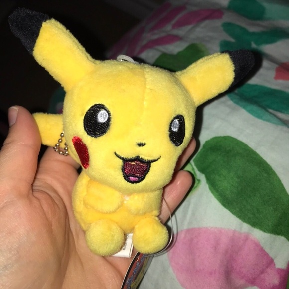 RARE POKÉMON CENTRE PIKACHU PLUSH KEYCHAIN - Picture 2 of 5